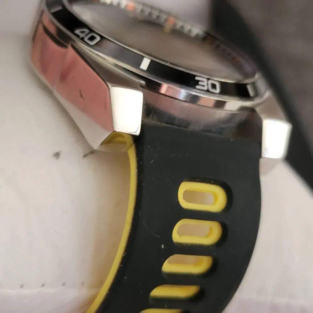 Vintage Relic ZR-15568 Mens Watch Steel Case Black Yellow Dial Silicone Strap